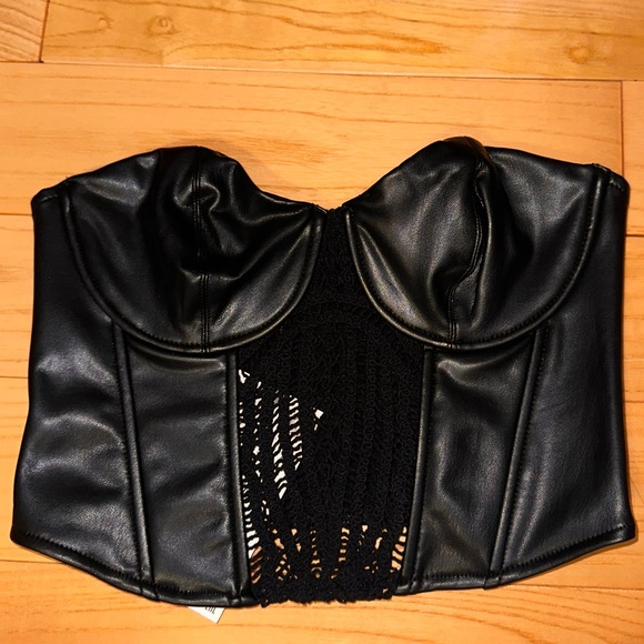 Corset - Picture 1 of 3